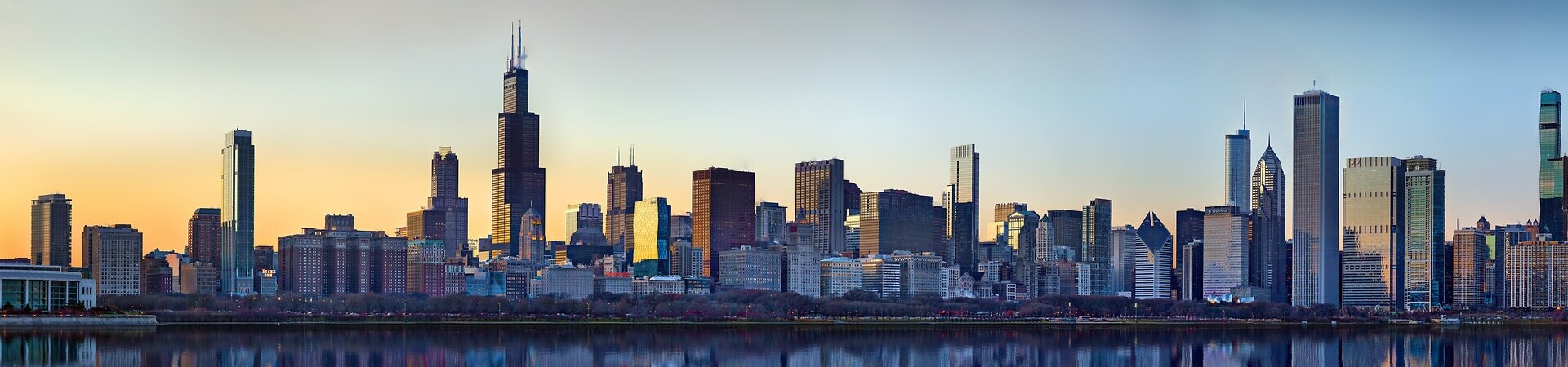 Picture of Chicago skyline in the golden hour